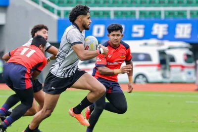 Sebahagian aksi Malaysia menentang UAE dalam penentuan kelima keenam di Hangzhou. Foto Kesatuan Ragbi Malaysia