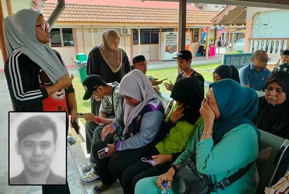 Keluarga angkat Fakrurazi tidak dapat menahan kesedihan ketika berada di Unit Forensik Hospital Kota Tinggi.