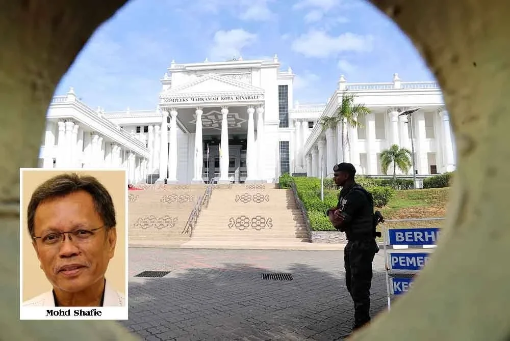 Kompleks Mahkamah Kota Kinabalu bagi kes prosiding inkues kematian Zara Qairina Mahathir.
Mahkamah Koroner di sini hari ini membenarkan peguam yang mewakili lima remaja yang didakwa dalam kes buli pelajar Tingkatan Satu, Zara Qairina, diterima sebagai pihak berkepentingan dalam prosiding inkues yang dijadual bermula pada 2 petang.