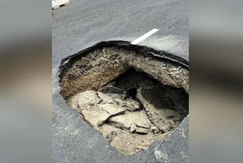 Kejadian lubang benam di Jalan Burma dikesan berlaku pada Ahad.