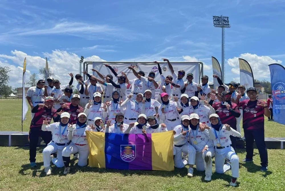 Skuad sofbol lelaki dan wanita UiTM barakan penguasaan kontinjen universiti berkenaan di pentas MASUM 2025.