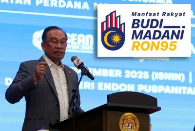 Perdana Menteri, Datuk Seri Anwar Ibrahim berucap pada Perhimpunan Bulanan Bersama Warga Kerja Jabatan Perdana Menteri (JPM) bagi Bulan Sept 2025 di Dewan De 'Seri Endon Puspanitapuri hari ini. Foto Bernama