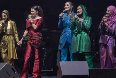 Hampir tiga dekad selepas mencetuskan fenomena sebagai kumpulan wanita paling ikonik era 1990-an, Elite membuktikan mereka masih berbisa apabila tampil penuh bertenaga dalam Konsert Elite Live’25.