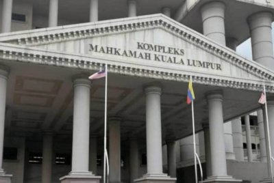 Mahkamah Sesyen Kuala Lumpur pada Isnin menjatuhkan hukuman penjara enam bulan dan denda RM2,000 terhadap dua anggota polis selepas didapati bersalah menerima rasuah RM800 untuk tidak melakukan tangkapan dan melaporkan kesalahan khalwat, lima tahun lepas. Gambar hiasan