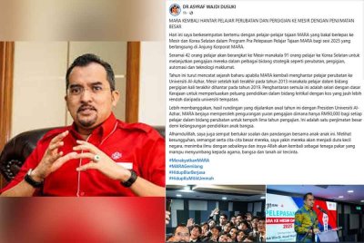 Asyraf Wajdi (kiri).