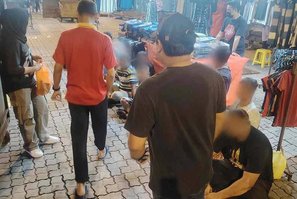 Operasi bersepadu dijalankan oleh Jabatan Imigresen Malaysia (JIM) Kuala Lumpur bersama Dewan Bandaraya Kuala Lumpur (DBKL) di Lorong Haji Taib bagi menangani penyalahgunaan permit perniagaan oleh pendatang asing.