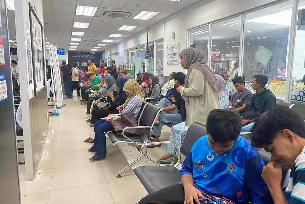 Suasana tersebut susulan pengumuman pelaksanaan BUDI95 yang memerlukan MyKad sebagai pengesahan identiti bagi membolehkan rakyat menikmati penggunaan bahan bakar itu pada kadar subsidi, RM1.99 bermula hujung bulan ini. Foto: SINAR HARIAN/HAZELEN LIANA KAMARUDIN.