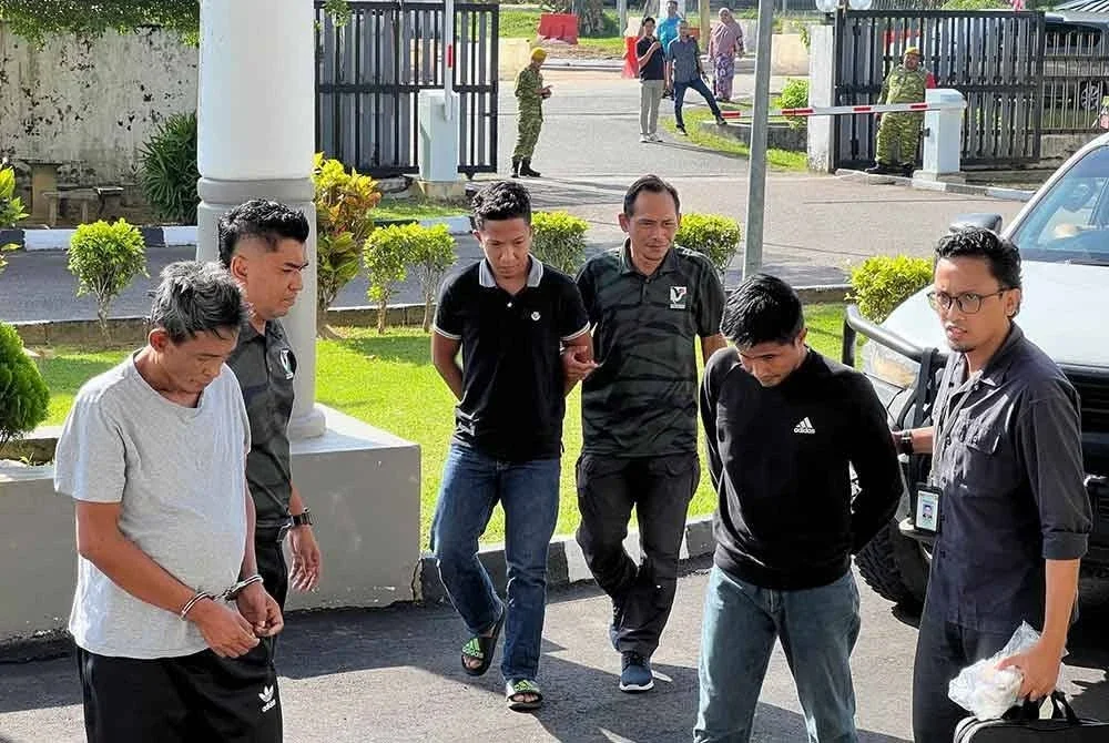 Tiga lelaki dihadapkan ke mahkamah kerana menyimpan bangkai seekor harimau belang betina pada minggu lalu.