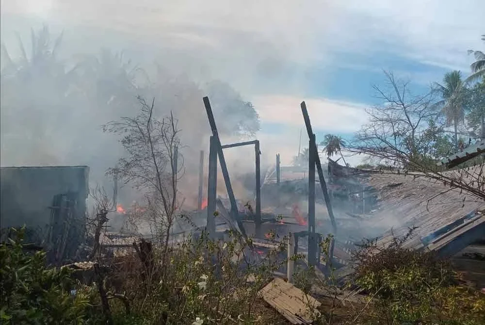 Kebakaran itu menyebabkan keluarga Sharnieyza tinggal sehelai sepinggang.Foto: JBPM