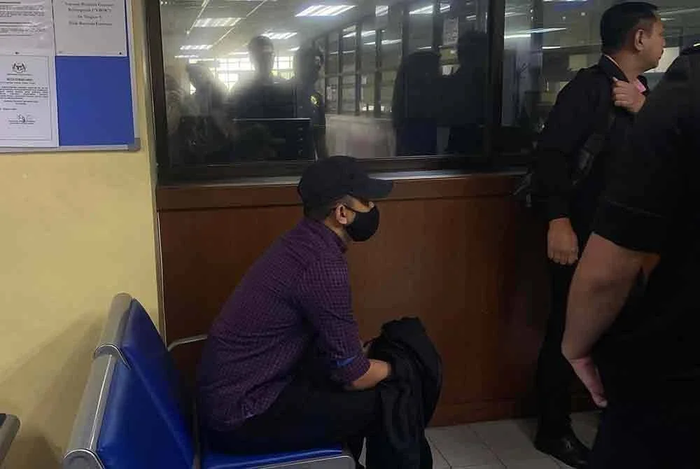 Muhammad Fakhrurazie berdepan 24 pertuduhan mengemukakan tuntutan palsu elaun kerja lebih masa bagi tugasan PRU15 berjumlah RM17,548.80, tiga tahun lalu.