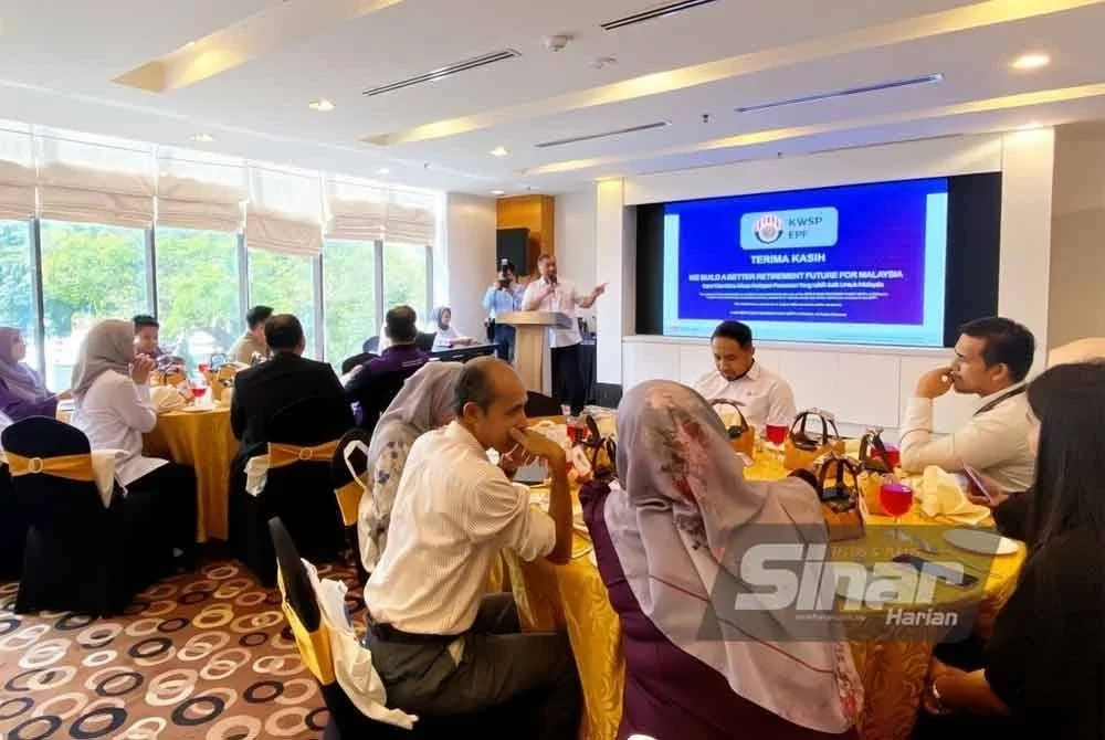 Rahmat memberikan penerangan semasa Majlis Libat Urus Bersama Media di Kota Bharu pada Selasa.