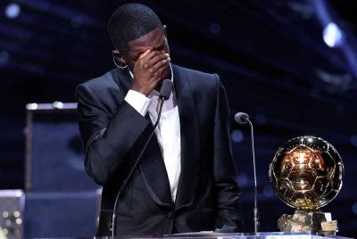 Reaksi Dembele selepas dinobatkan pemenangan Ballon d'Or. FOTO: AFP
