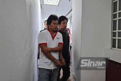 Prosiding pertuduhan membunuh terhadap warga Myanmar, Thien Mg, 31, (hadapan) ditangguh kerana tidak memahami bahasa Melayu dan bahasa Inggeris.