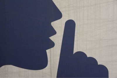 TERDAPAT tiga perkara utama yang ulama menegah untuk diceritakan kepada orang lain kerana ia boleh membuka ruang kepada kedengkian manusia. -Gambar hiasan/ Foto: CANVA