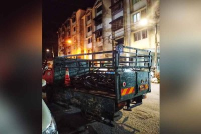 Dua lelaki ditahan selepas disyaki mencuri kabel di Jalan Besar Taman Pinggiran Terla, Kampung Raja di Cameron Highlands. Foto ihsan PDRM