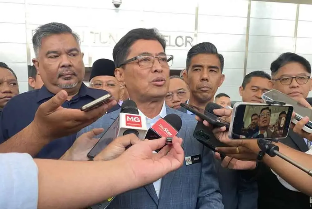 Azam ditemui pemberita di MMU pada Rabu.