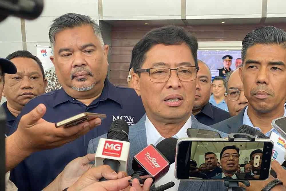 Azam ditemui pemberita di MMU pada Rabu.