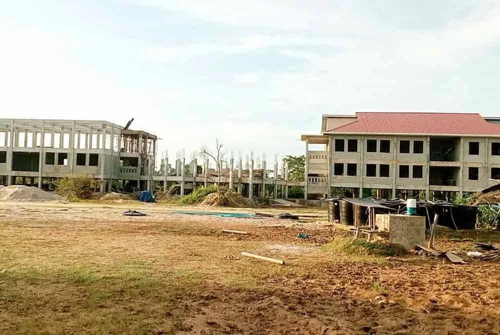 Masjid Tahfiz Al-Ayubi di Kota Siti Mariam, Pulau Buih, Kangkong memerlukan dana sebanyak RM13.7 juta bagi menampung kos pembinaan.