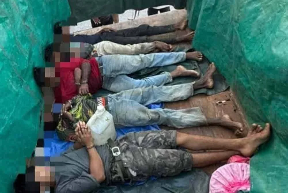 Enam PATI lelaki dikesan diangkut menggunakan lori satu tan.