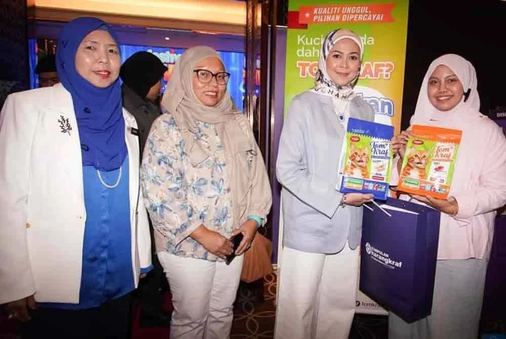 Tengku Permaisuri Selangor berkenan melawat ke ruang pameran Karangkraf pada Festival TV PSS Sinar Bestari Peringkat Kebangsaan 2025.