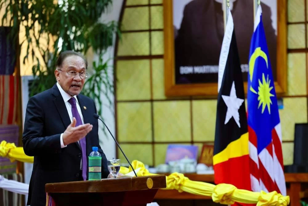 Anwar menyampaikan syarahan presiden sebelum menerima anugerah tertinggi ‘Grand Collar of the Order of Timor-Leste’ yang disampaikan Presiden Timor-Leste, José Manuel Ramos-Horta di Istana Presiden. Foto Bernama