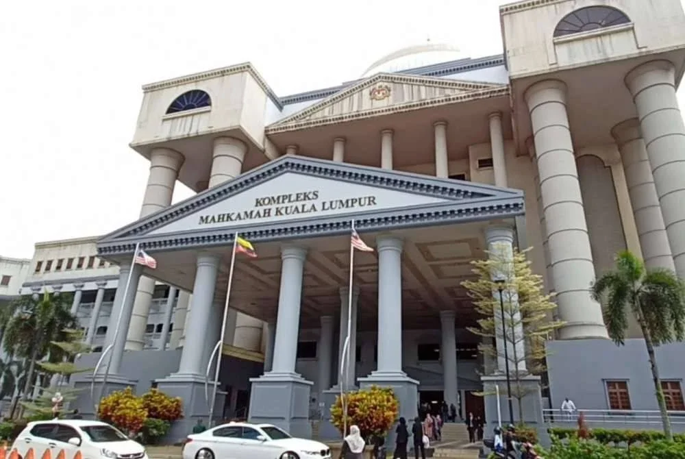 Mahkamah Tinggi membatalkan saman oleh Asian Kitchen terhadap kerajaan dan empat pihak lain berkait penamatan perjanjian di Atmosphere 360, Menara KL.