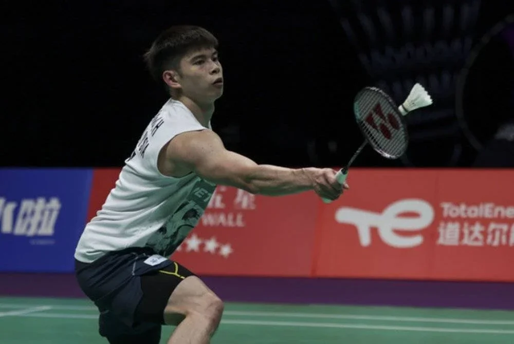 Jun Hao tewas kepada perseorangan Indonesia, Alwi Farhan 19-21, 24-26 dalam pertemuan sulung mereka. Foto fail Bernama