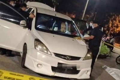 Dua beranak ditemui meninggal dunia di dalam sebuah kereta pelbagai guna (MPV) di Jalan Solok Hilir Paya Rumput, Cheng, Melaka, baru-baru ini.