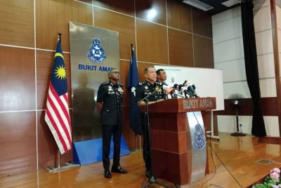 Mohd Khalid ketika sidang akhbar di Ibu Pejabat Polis Bukit Aman pada Rabu.