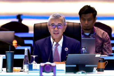 Tengku Zafrul Abdul Aziz mempengerusikan Perundingan Menteri-Menteri Ekonomi ASEAN (AEM)- WIPO di MITEC hari ini. - Foto: Bernama