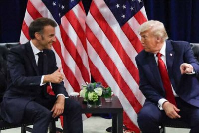 Trump (kanan) bertemu Macron sempena Perhimpunan Agung PBB di New York pada 23 September 2025. Foto AFP