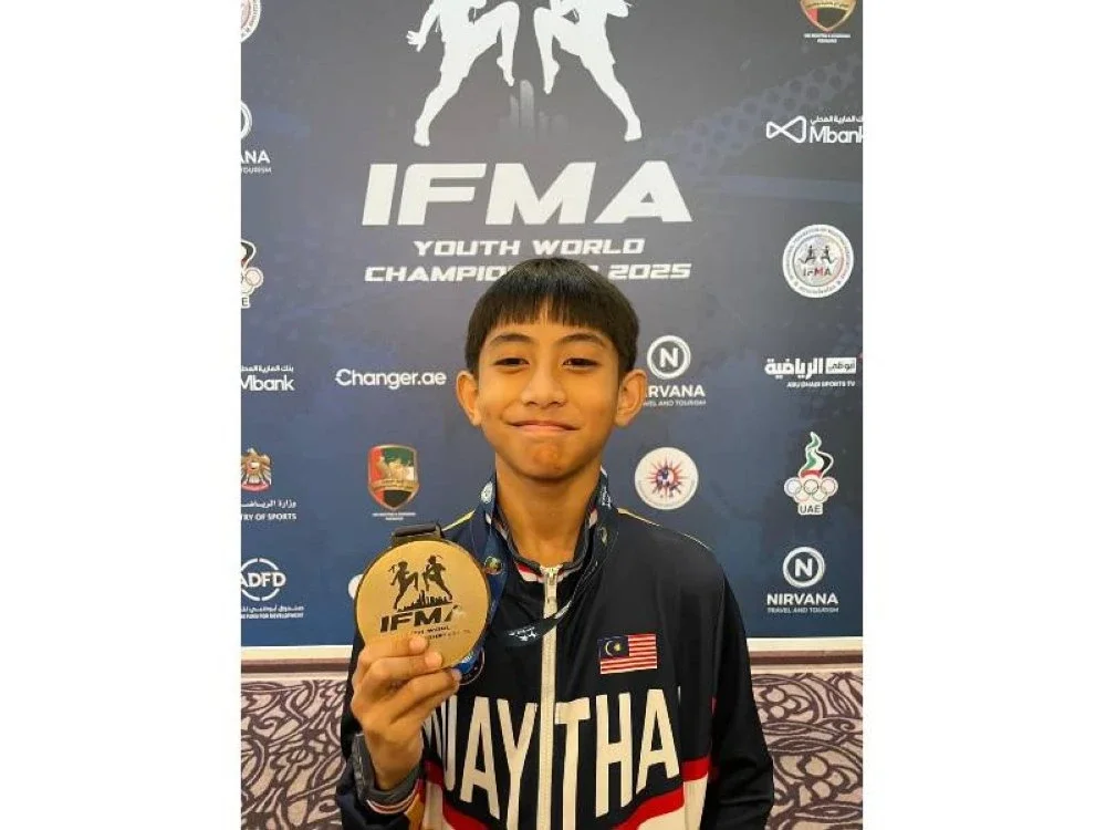 Adam Mikail Mohd Zawawi bersyukur dan gembira apabila berjaya menjulang nama Malaysia di pentas Kejohanan Muaythai Remaja Dunia IFMA 2025 yang akan berlangsung di Abu Dhabi, Emiriah Arab Bersatu (UAE) pada 18 September lalu.