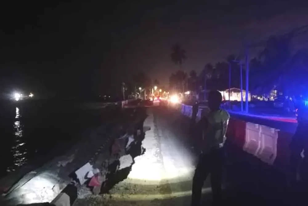 Antara kawasan yang runtuh dalam kejadian malam Rabu.