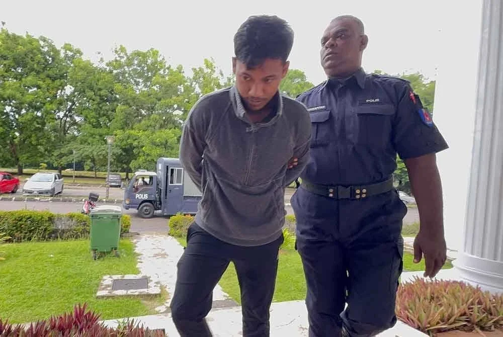 Tertuduh ketika dibawa ke Mahkamah Majistret Balik Pulau pada Khamis.
