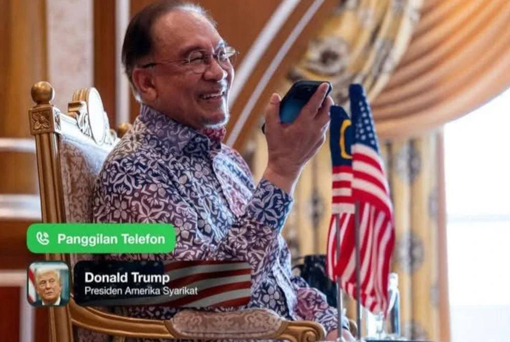 Anwar ketika mengadakan perbualan telefon bersama Trump.