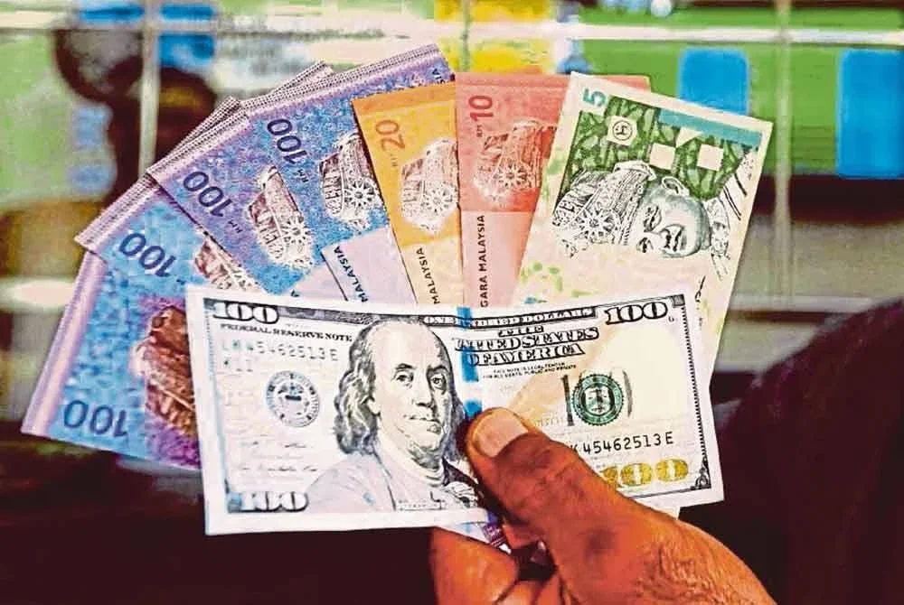 Pada 6 petang, mata wang tempatan meningkat kepada 4.2085/2120 berbanding dolar AS daripada 4.2120/2170 dicatatkan pada Rabu. Gambar hiasan