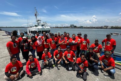 Program Pemurnian Abu al-Quran Karangkraf dengan kerjasama Polis Marin.