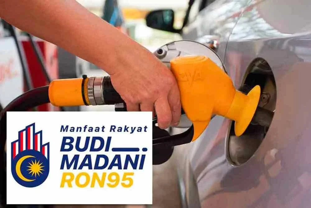 Rakyat yang memiliki MyKad dan lesen memandu aktif mereka hanya perlu membayar RM1.99 seliter dengan had 300 liter sebulan. - Gambar hiasan