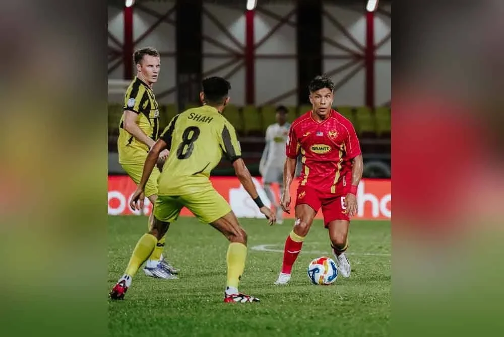 Nooa Laine antara tonggak Selangor ketika perlawanan Kumpulan A Kejuaraan Kelab ASEAN di Stadium Majlis Bandaraya Petaling Jaya pada Khamis. Foto Selangor FC