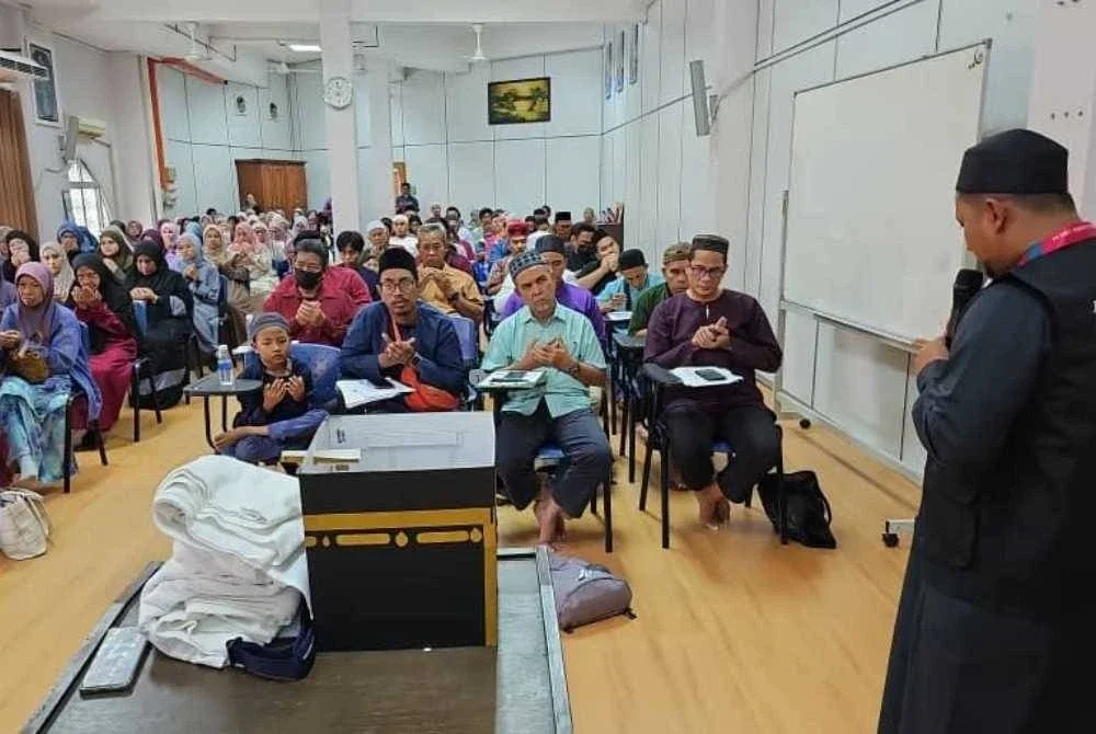 
ANTARA peserta yang hadir ketika kurus umrah anjuran In Saff Travel & Tours Cawangan Shah Alam di Masjid Al-Ubudiah Seksyen 19, Shah Alam, Selangor baru-baru ini. -Foto: IHSAN AHMAD NAJMI SADALI