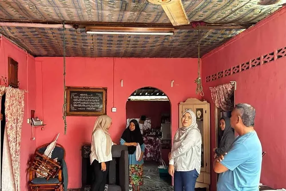 Bantuan segera dihulurkan kepada mangsa ribut di Kampung Makan, Kota Tinggi. - Foto: ADUN Johor Lama