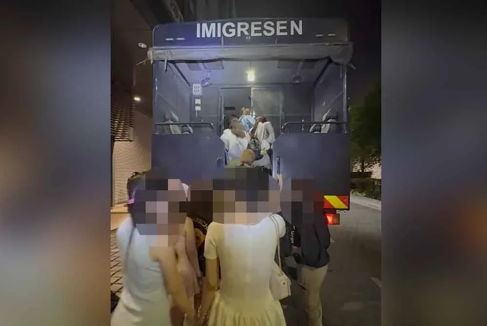 Kesemua inidvidu ditahan dibawa ke Pejabat Imigresen untuk tindakan lanjut.