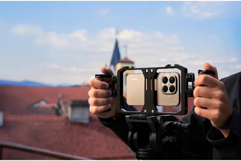 Sensor imej Light Fusion 900 pada Xiaomi 15T Pro yang menawarkan 13.5 EV dynamic range untuk kejelasan optimum.