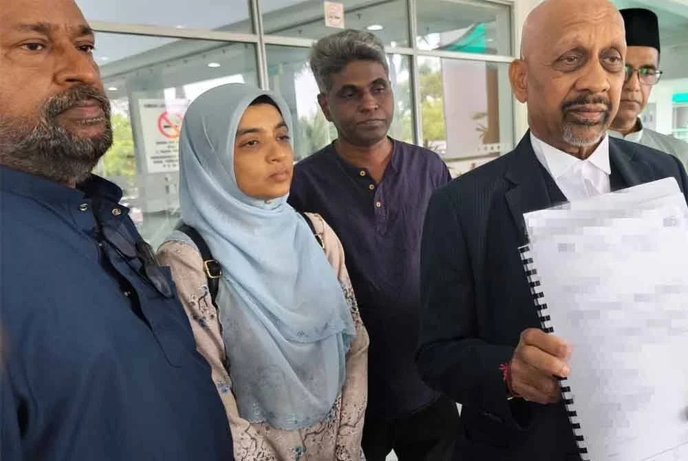 Peguam kepada keluarga pelatih Palapes UTM Skudai menuntut penjelasan daripada Menteri Kesihatan berhubung bedah siasat pertama ke atas jenazah Syamsul Haris Shamsudin, dijalankan oleh seorang pegawai perubatan dan bukannya pakar forensik.