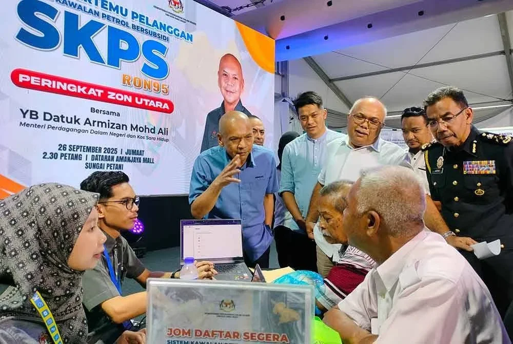 Armizan meninjau pendaftaran SKPS sempena Program Jelajah Karnival KPDN 2025 dan Kempen Beli Barangan Malaysia Zon Utara pada Jumaat.