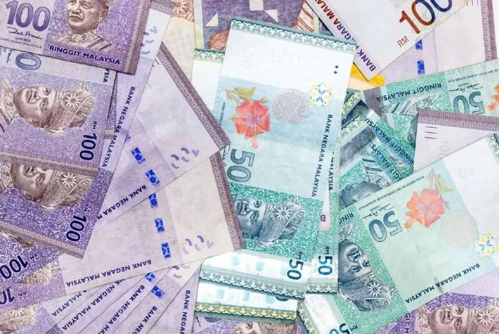 Mata wang tempatan susut kepada 4.2200/2250 berbanding dolar AS daripada 4.2085/2120 ketika ditutup pada Khamis. - Gambar hiasan