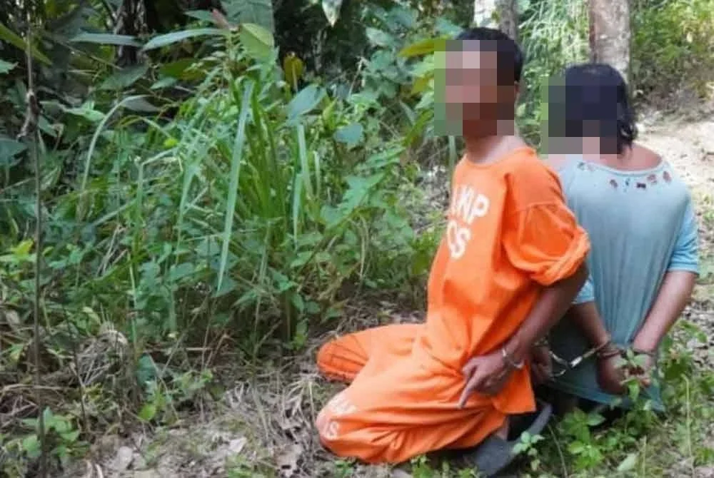 Kedua-dua suspek ketika menunjukkan lokasi kejadian lelaki dibunuh.