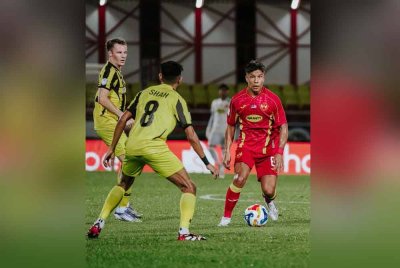 Nooa Laine antara tonggak Selangor ketika perlawanan Kumpulan A Kejuaraan Kelab ASEAN di Stadium Majlis Bandaraya Petaling Jaya pada Khamis. Foto Selangor FC