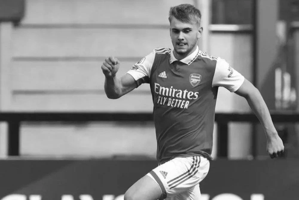 Vigar meninggal dunia pada Khamis selepas kepalanya terhentak pada tembok konkrit ketika beraksi bersama Chichester City. FOTO: Agensi