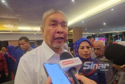 Ahmad Zahid ketika ditemui pemberita selepas majlis perasmian Program Inspirasi Wanita Luar Biasa TVET Jelita Giatmara 2025 di Kota Kinabalu.